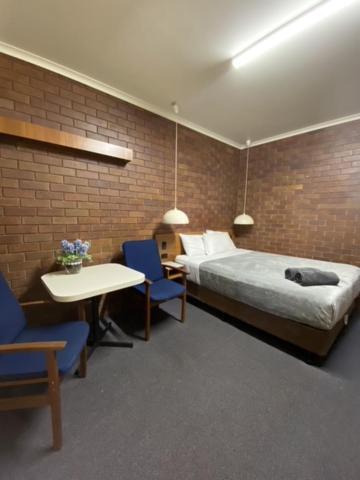 Golden West Motor Inn Miles ภายนอก รูปภาพ